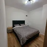 Xtn Chill House Aeroport With Parking