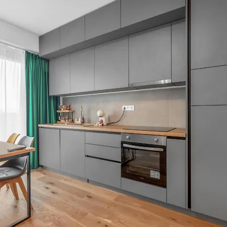 Xtn Chill House Aeroport With Parking