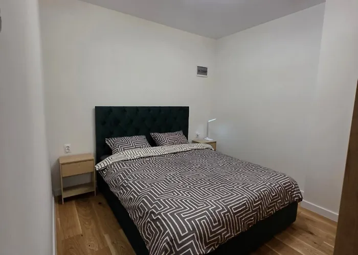 Xtn Chill House Aeroport With Parking