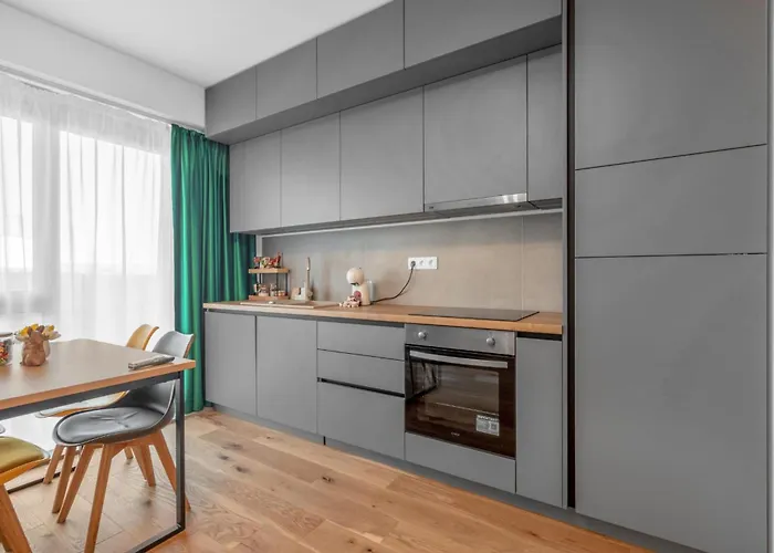 Xtn Chill House Aeroport With Parking